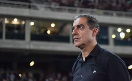 Botafogo perde, porém avança na Copa Betano do Brasil.
