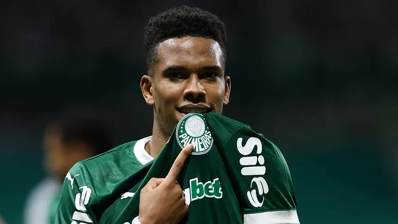 Palmeiras voa às oitavas da Copa do Brasil com Estêvão e ensaia despedida