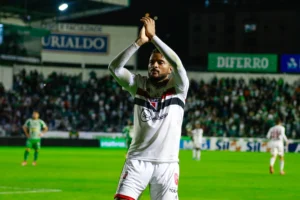 Reinaldo promete irritar Luciano e se declara ao São Paulo: "O amor falou mais alto"