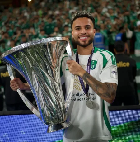 Alexsander, ex-Fluminense, busca mais títulos após vitória na Champions League da Ásia: "É assim que penso"