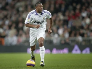 Júlio Baptista assume base do Real Madrid como treinador