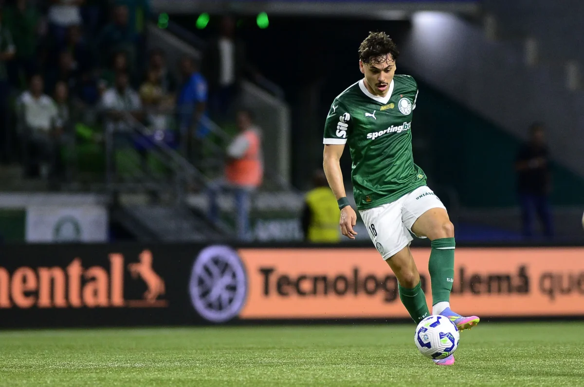 Mauricio se destaca como "motorzinho" no Palmeiras e intensifica disputa por vaga antes do Mundial de Clubes