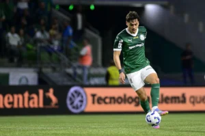 Mauricio se destaca como "motorzinho" no Palmeiras e intensifica disputa por vaga antes do Mundial de Clubes