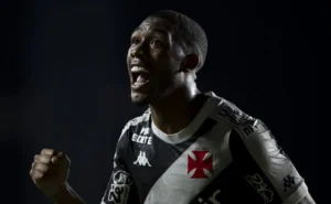 Rayan brilha no Vasco e torcedores celebram fase do craque: "O melhor na Era Diniz"