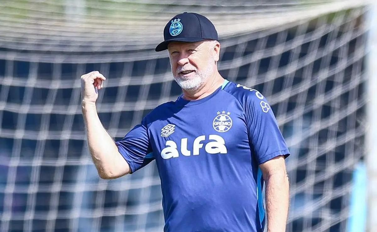 Mano Menezes define prioridade e Grêmio busca reforço experiente para o elenco.