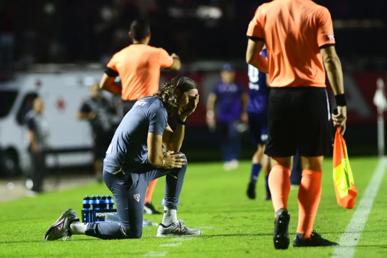 Zubeldía fora do São Paulo na estreia das oitavas da Libertadores