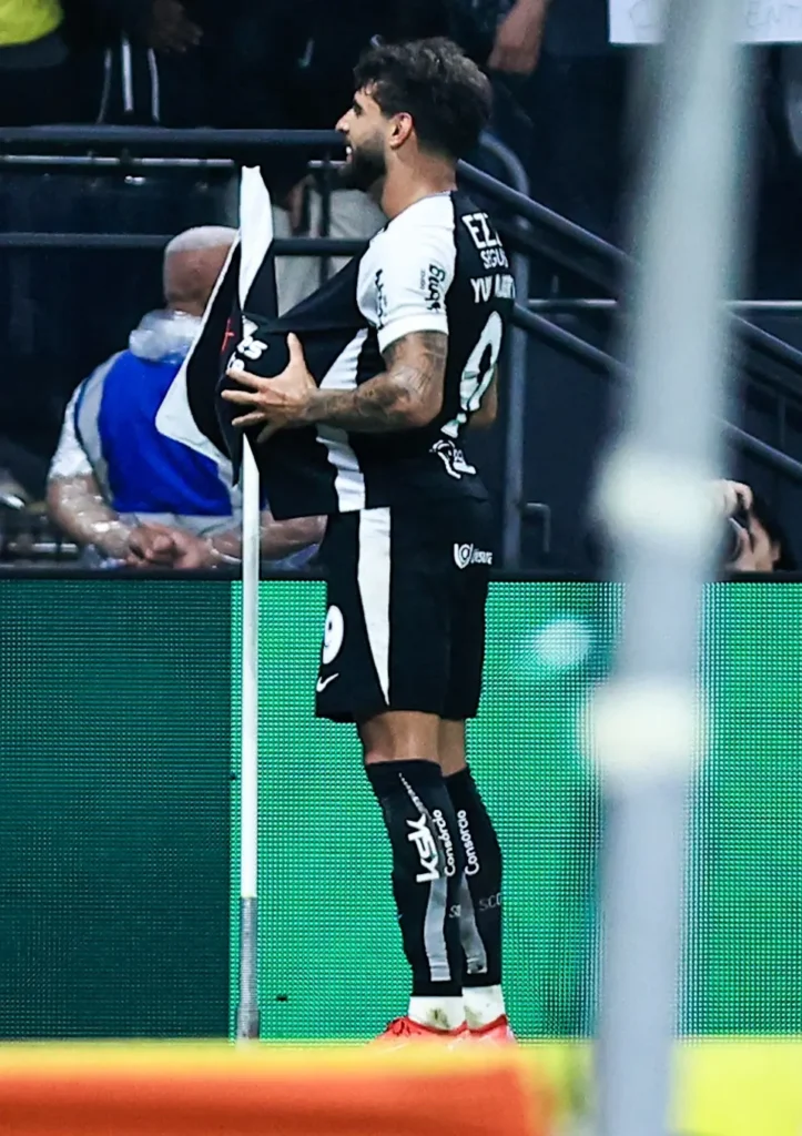 Reação de Raniele à comemoração de Yuri Alberto após gol do Corinthians: "Engravidou outra?"