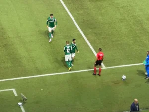Palmeiras: Felipe Anderson sofre edema na coxa, mas Veiga volta aos treinos