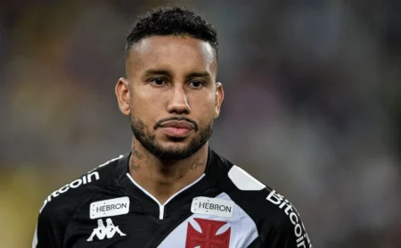 Santos Mira Jair, Volante do Vasco, Após Negociação por Willian Arão