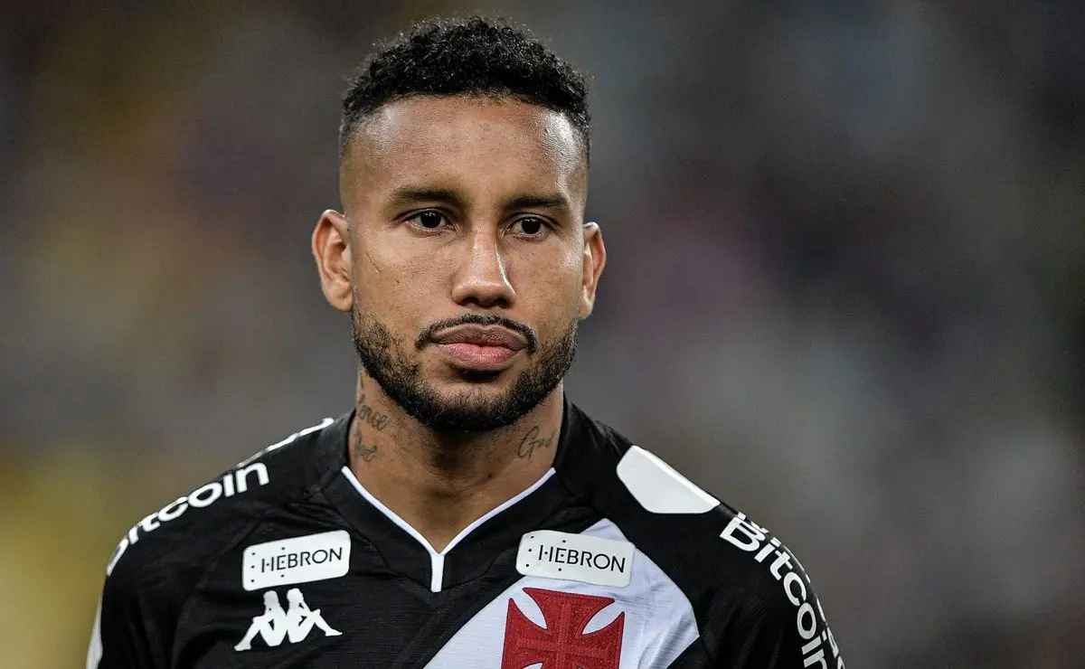Santos Mira Jair, Volante do Vasco, Após Negociação por Willian Arão