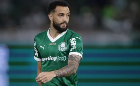 Felipe Anderson: Edema na coxa o afasta de jogo contra o Flamengo