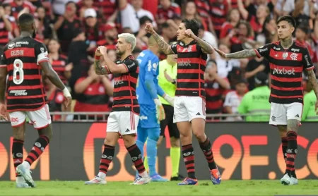 Flamengo Busca Manter Invencibilidade Diante do Palmeiras no Brasileirão 2025