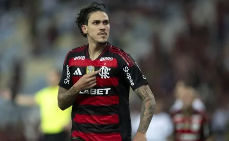 Pedro no top-10 de artilheiros do Maracanã pelo Flamengo