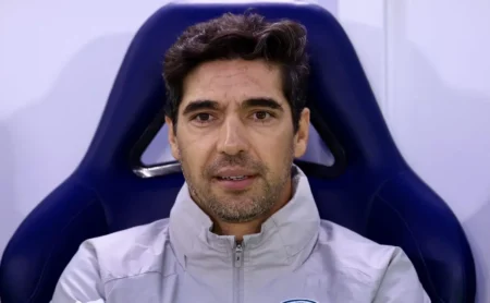 Cruzeiro desiste de Naves: zagueiro busca lugar no Palmeiras de Abel Ferreira