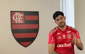 Rossi supera trauma no Rio, encontra equilíbrio no Flamengo e vive "melhor fase"