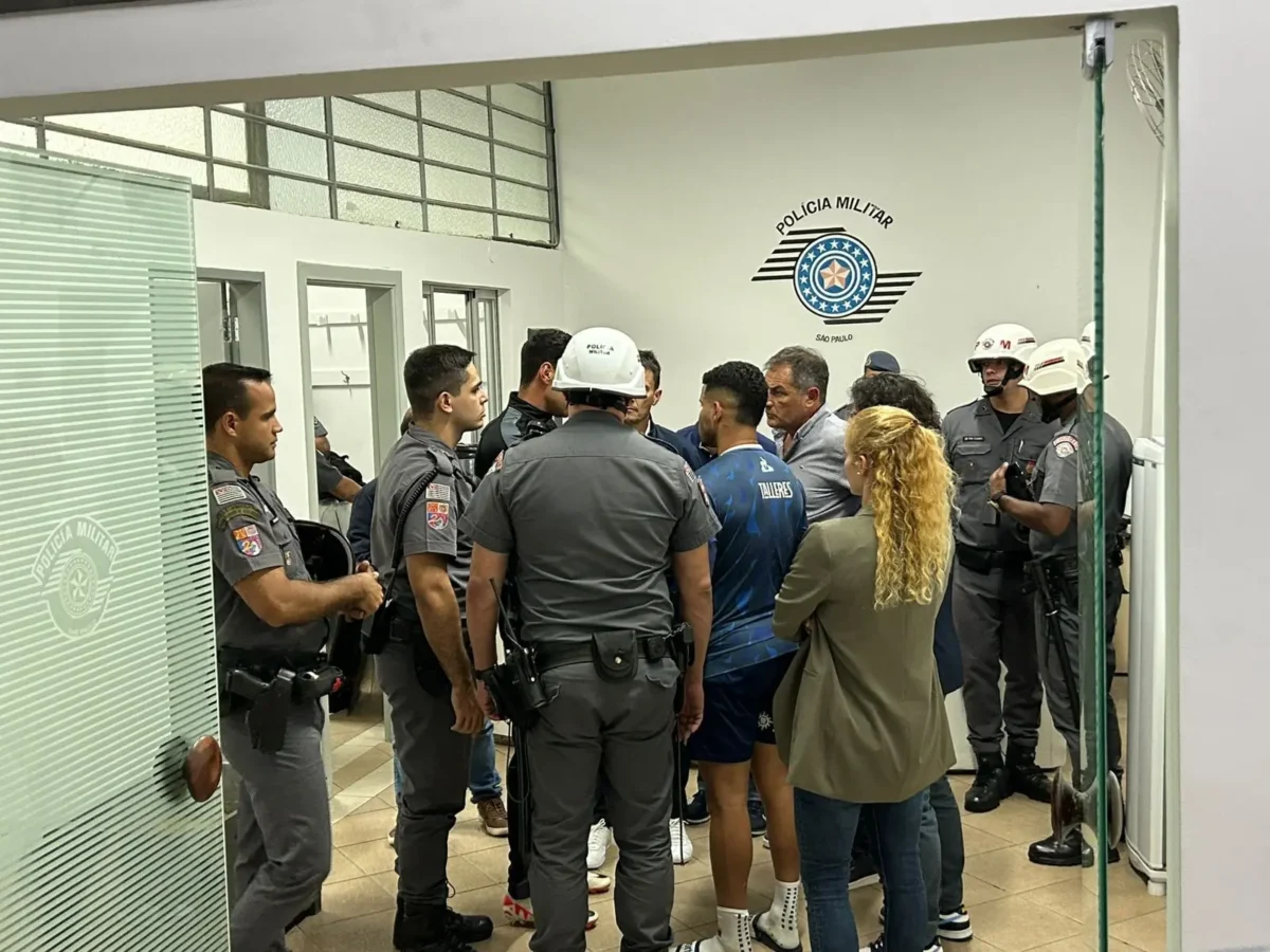 Talleres acusa Bobadilla, do São Paulo, por racismo contra Navarro.