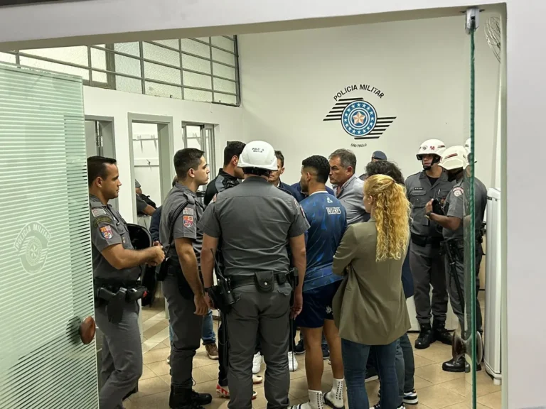 Talleres acusa Bobadilla, do São Paulo, por racismo contra Navarro.