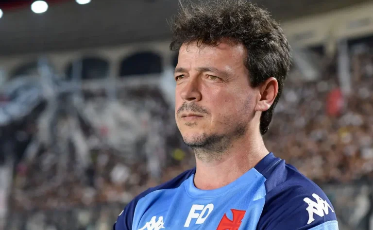Diniz testa Tchê Tchê em nova função para clássico Fluminense e Vasco