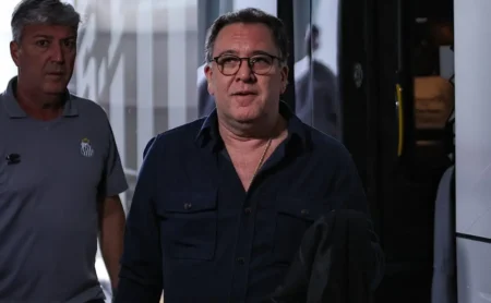 Santos em crise: Marcelo Teixeira pressionado por reformulações drásticas