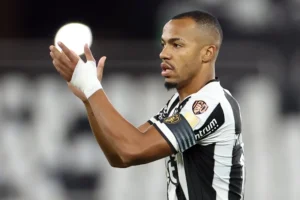 Botafogo: meio-campo sólido com titulares firmes e reservas em alta, mesmo sem Wendel