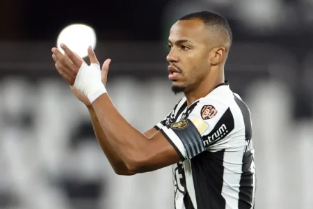 Botafogo: meio-campo sólido com titulares firmes e reservas em alta, mesmo sem Wendel