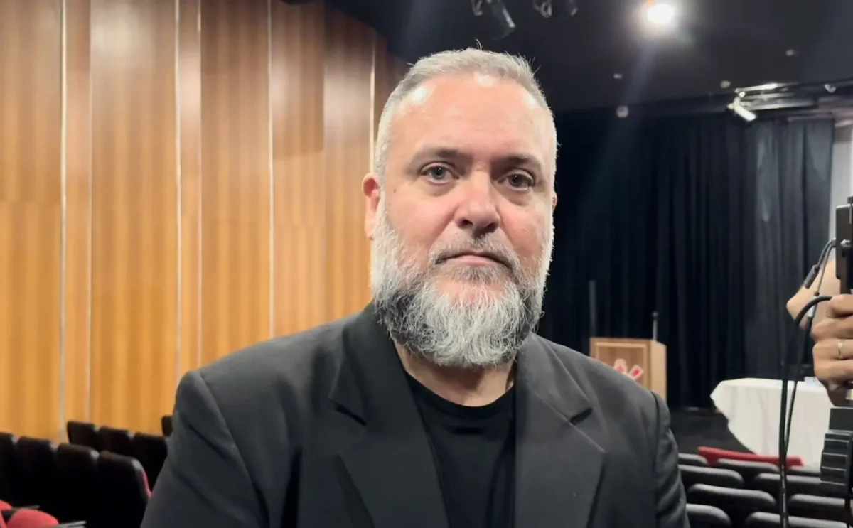 Augusto Melo Solicita Expulsão de Rozallah Santoro do Corinthians