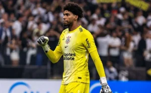 Hugo Souza: Após perda da braçadeira, goleiro reforça liderança no Corinthians