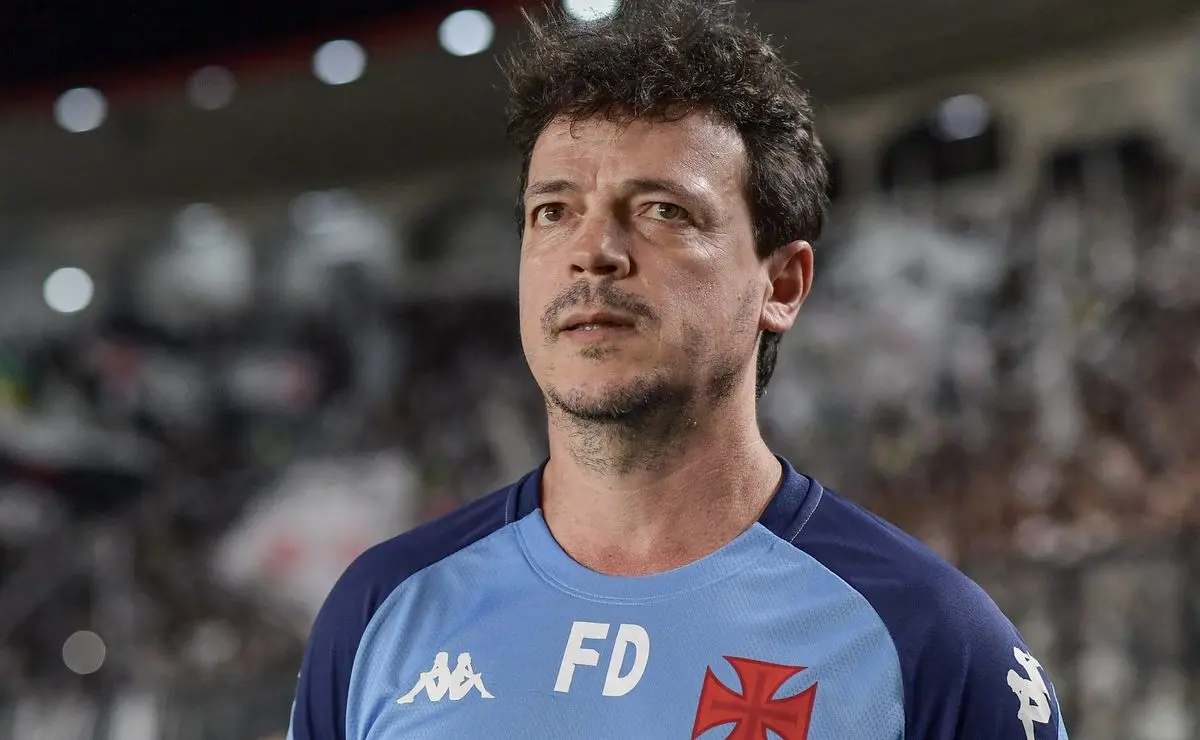 Diniz analisa condição física dos atletas em Vasco x Melgar: “Postura mais lenta”