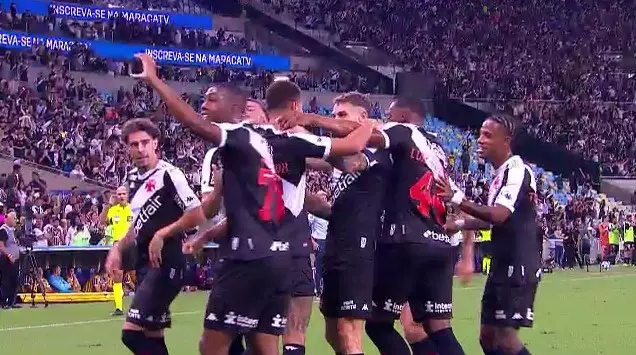 Rayan Celebra Gol do Vasco Contra o Fluminense com Gesto "C"