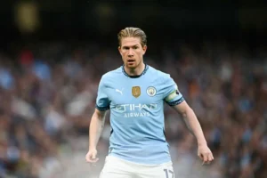 Napoli, campeão italiano, negocia contratação de De Bruyne