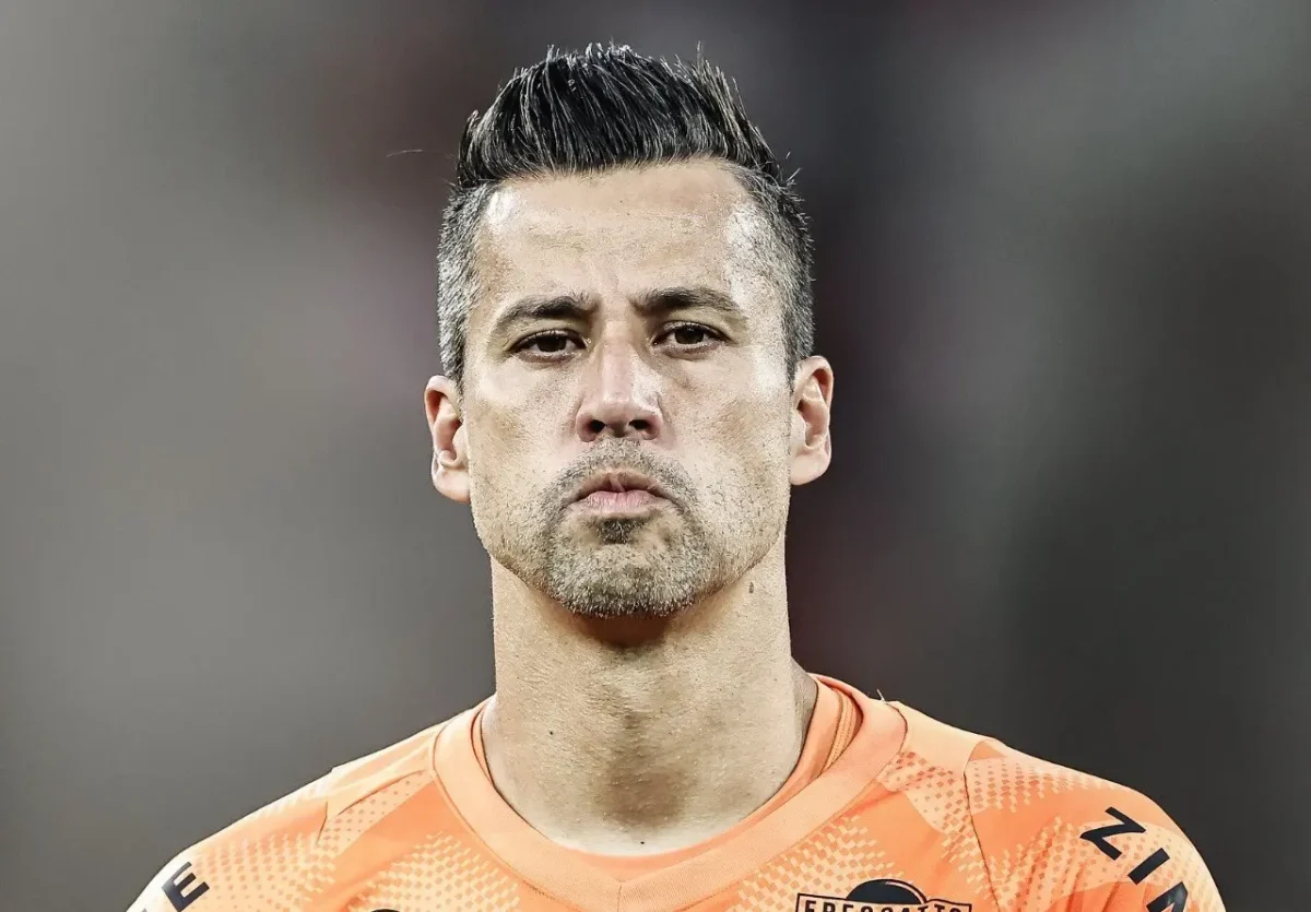 Fábio renova com o Fluminense até o fim de 2026