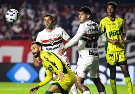 Desfalques no São Paulo: Alisson e André Silva suspensos contra o Bahia