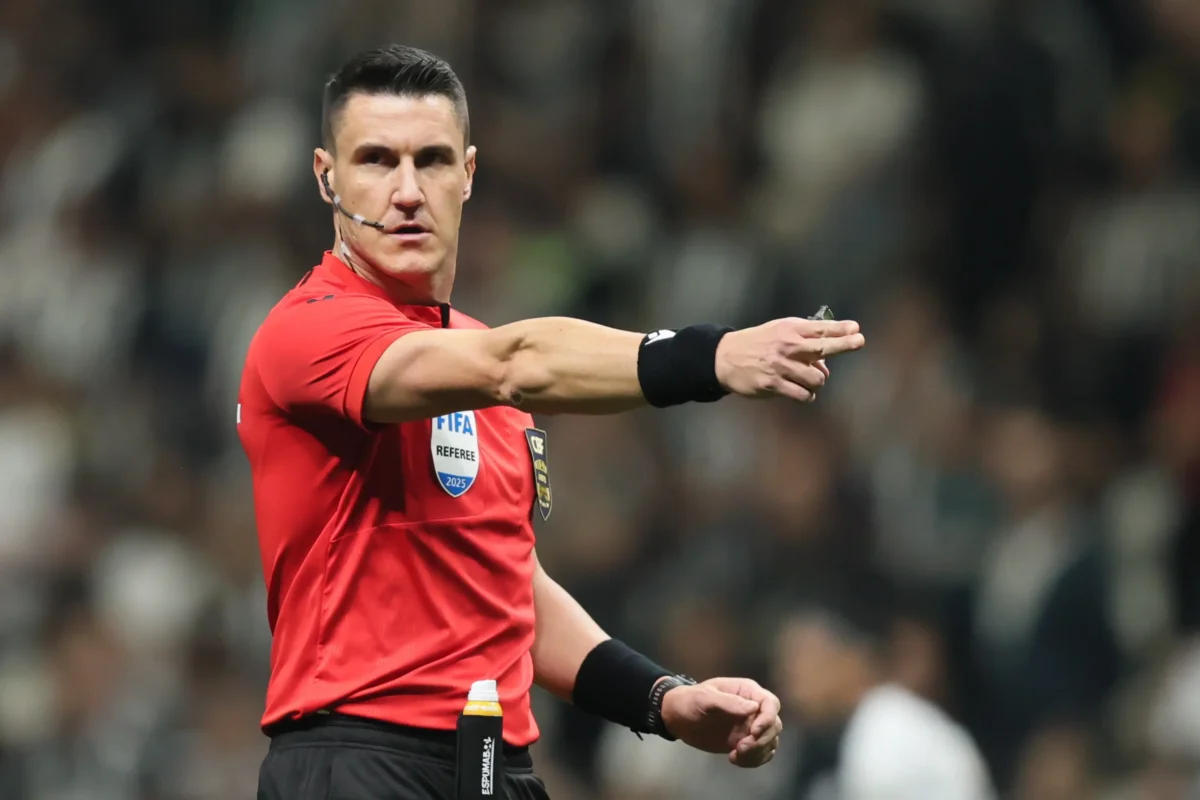 Diretor do Corinthians critica arbitragem após empate com o Atlético-MG: "Indignação"
