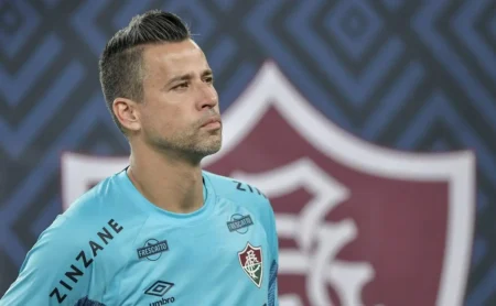 Fluminense: Fábio renova contrato por mais um ano