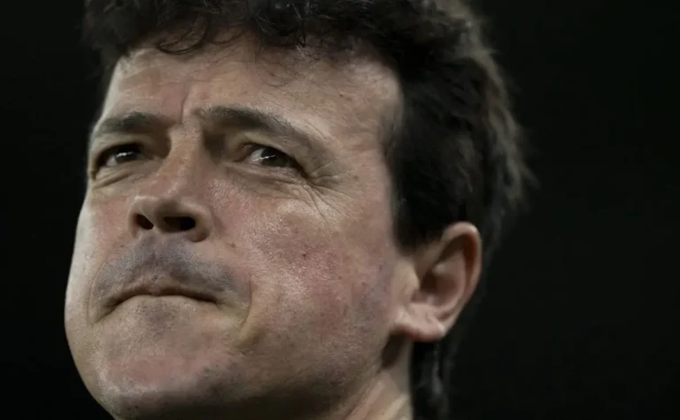 Provocação de Rayan em Fluminense x Vasco: Diniz desaprova a atitude.