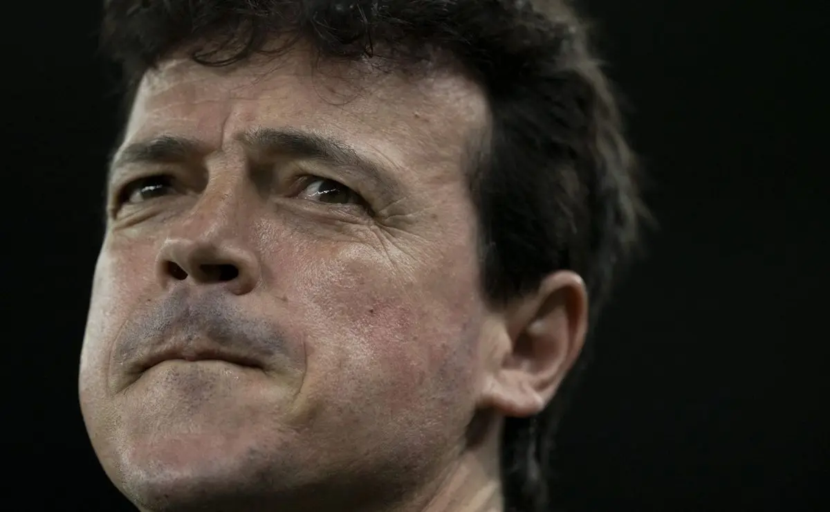 Provocação de Rayan em Fluminense x Vasco: Diniz desaprova a atitude.
