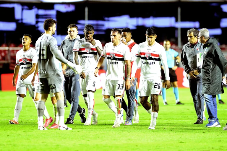 São Paulo: Sem "efeito Morumbis", futuro no Brasileirão se complica.