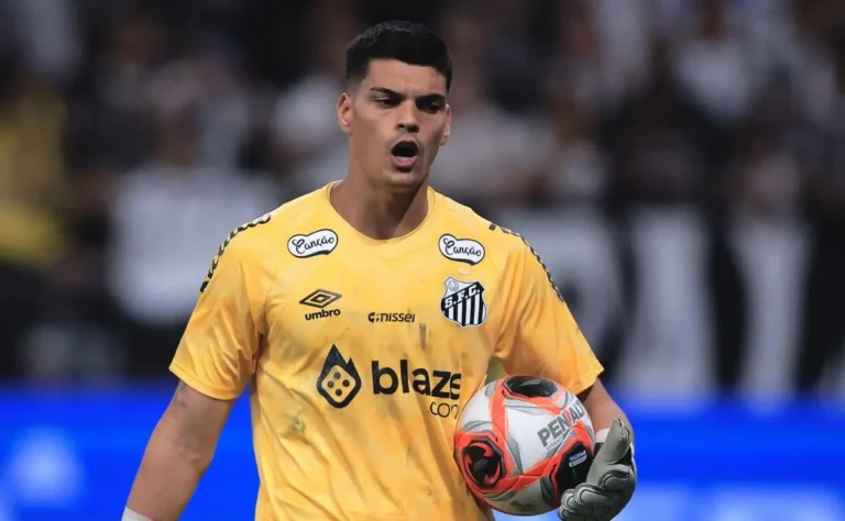 Staff de Gabriel Brazão Notifica Santos e Aguarda Propostas por Goleiro