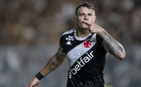 Vasco bate o Melgar em São Januário e avança na Sul-Americana