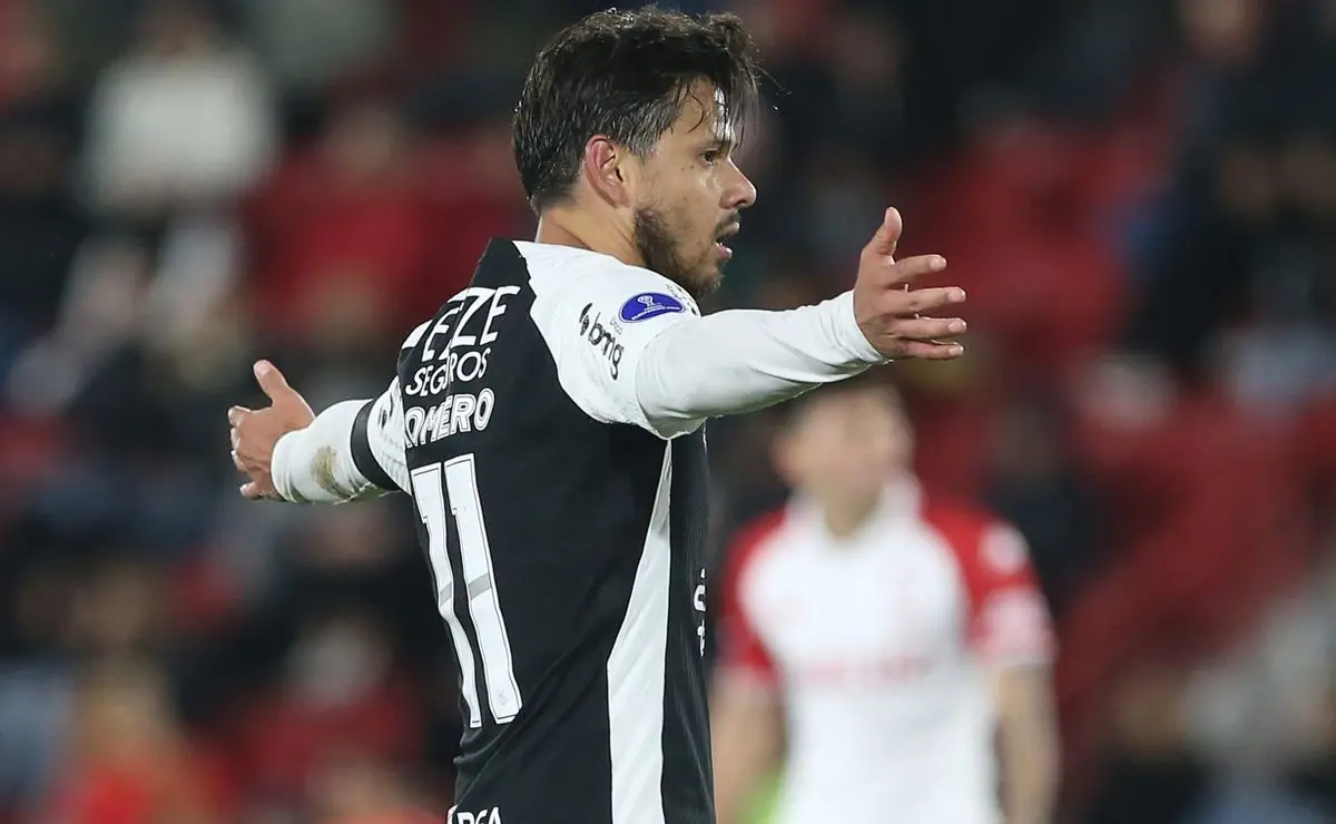 Corinthians segue na Sul-Americana, enquanto Romero é criticado após derrota: “Parado igual poste”
