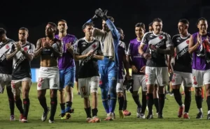 Vasco goleia o Melgar e segue na Sul-Americana mirando título inédito