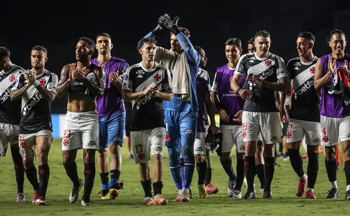 Vasco goleia o Melgar e segue na Sul-Americana mirando título inédito
