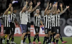 Botafogo supera adversário com um a menos e avança às oitavas da Libertadores