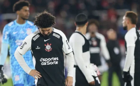 Corinthians Despede-se da Sul-Americana Após Derrota para Huracán com Time Misto