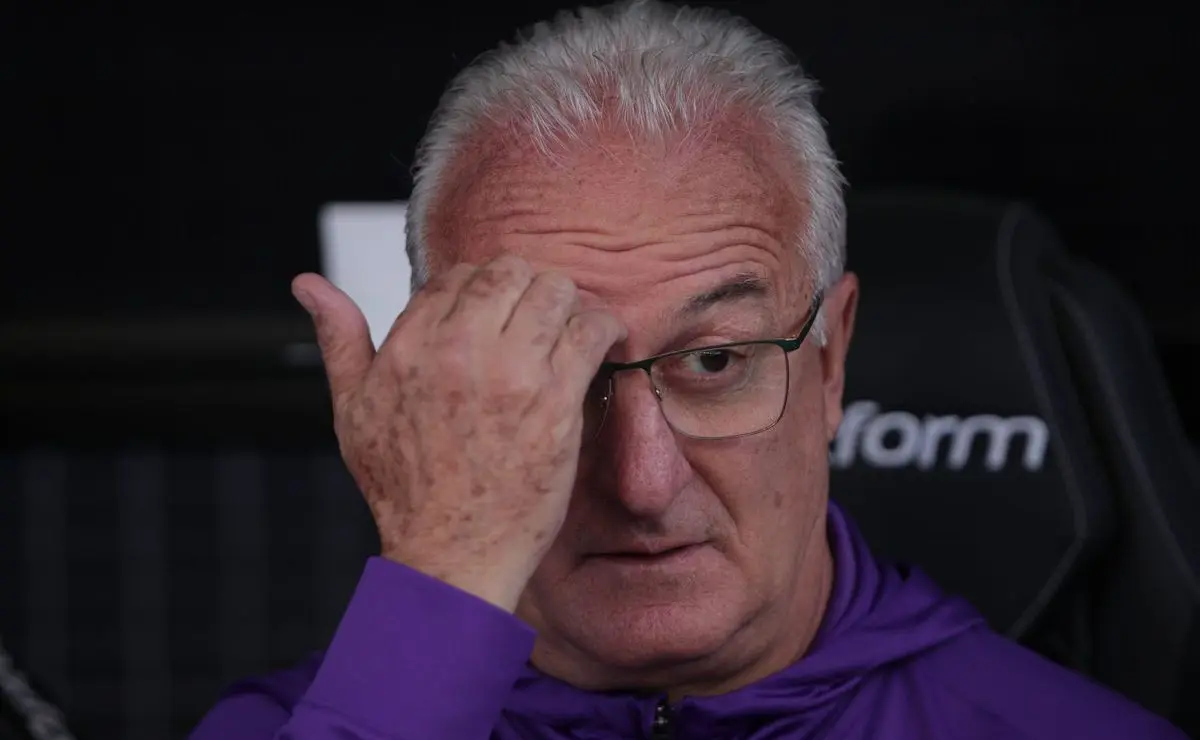 Dorival responde críticas da torcida após eliminação do Corinthians para o Huracán.