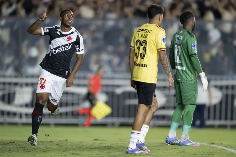 Vasco é consultado por clube turco sobre Rayan, mas só negocia por R$ 100 milhões.