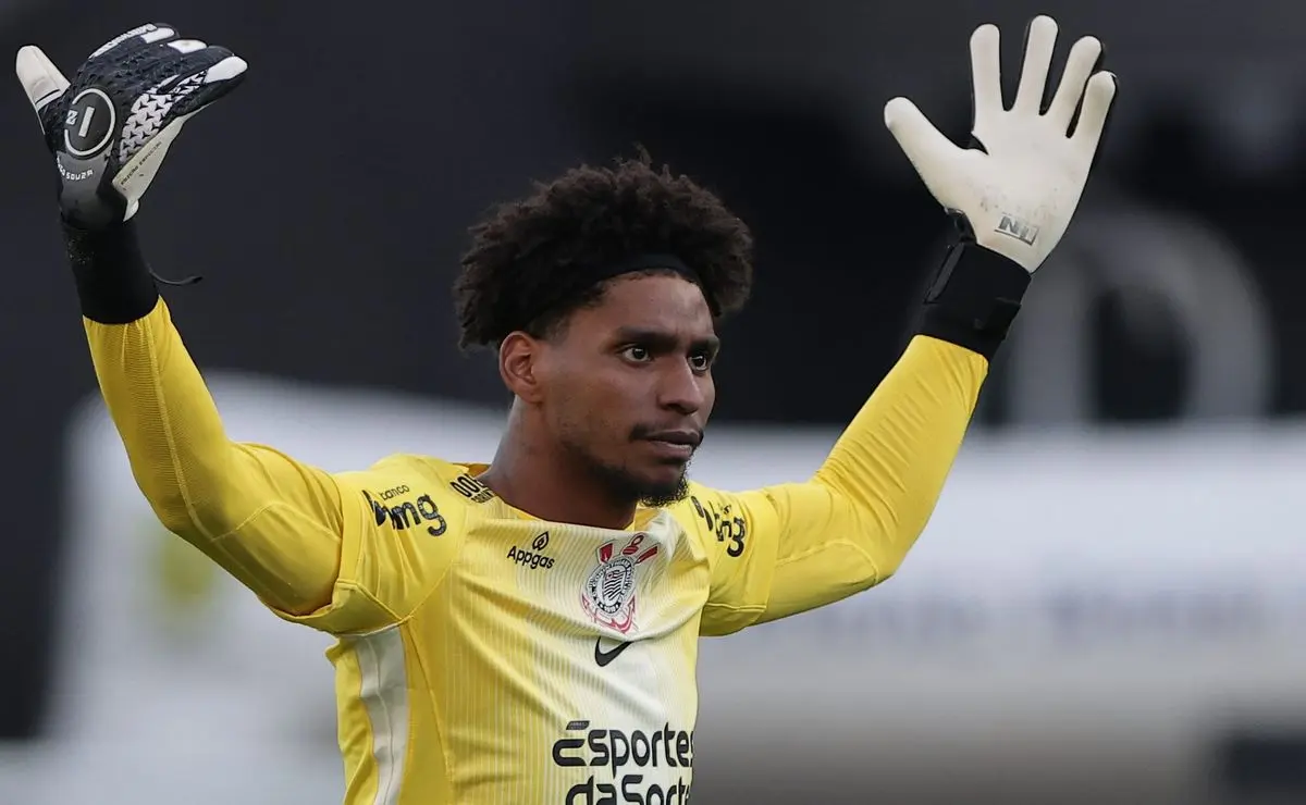 Hugo Souza: Análise da Atuação e Destaque no Duelo Contra o Atlético-MG