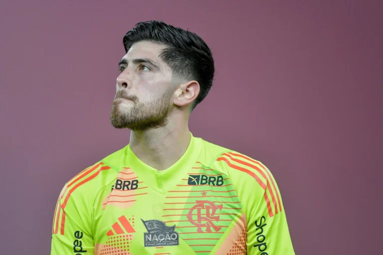 Rossi herói: defesa, protagonismo e a sofrida classificação do Flamengo na Libertadores