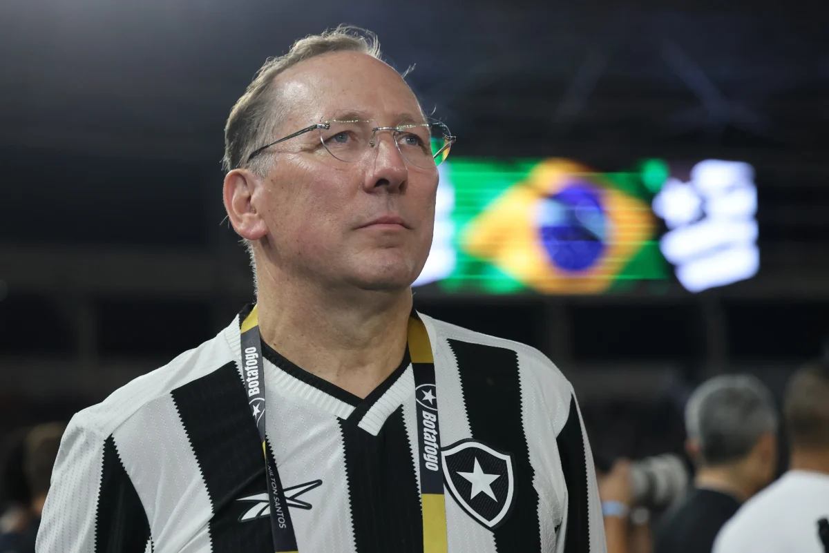Botafogo se reforça com antecedência e mira contratações pontuais, utilizando verba para "jogador de peso"