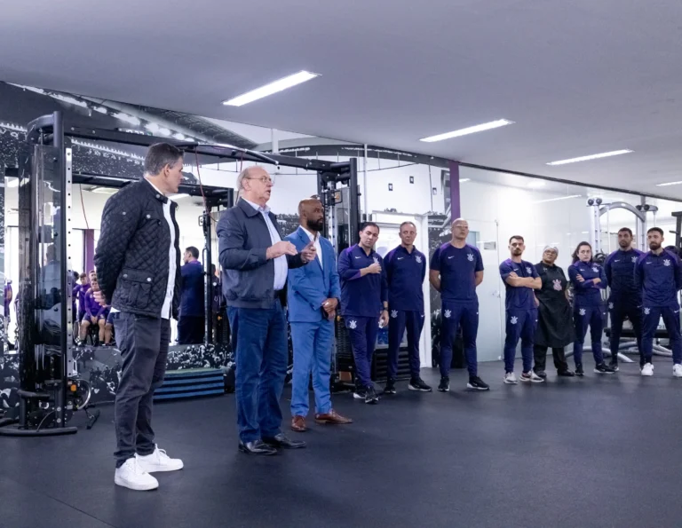 Reunião do presidente interino do Corinthians com o elenco no CT
